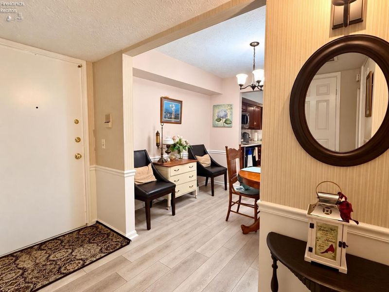 127 Stonyridge Drive, Unit 108, Sandusky, OH 44870 Photo 6