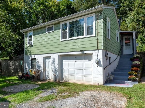 128 W GAY STREET , WINDSOR, PA 17366