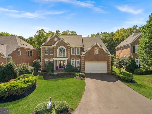 18205 SHINNIECOCK HILLS, LEESBURG, VA 20176