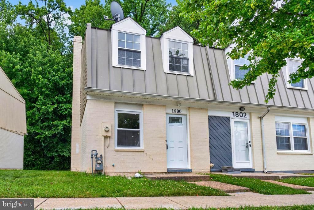 1800 VILLAGE GREEN DRIVE, LANDOVER, MD 20785