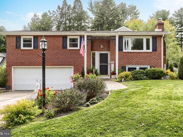 818 MEADOW LANE , CAMP HILL, PA 17011