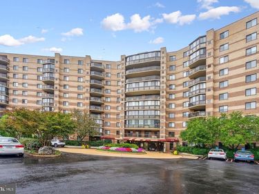 8350 GREENSBORO DRIVE , Unit 920, MCLEAN, VA 22102