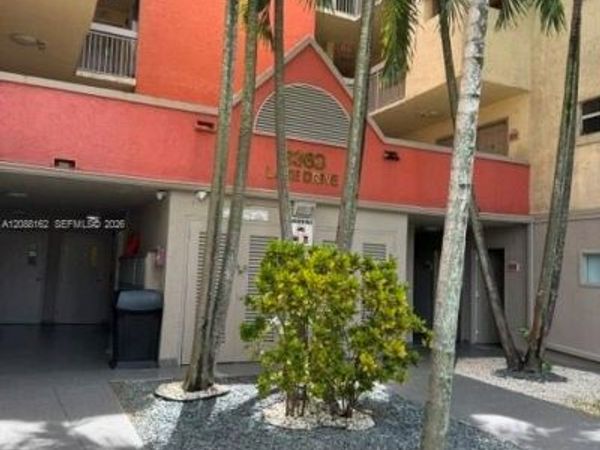 8363 Lake Dr , Unit 504, Doral, FL 33166