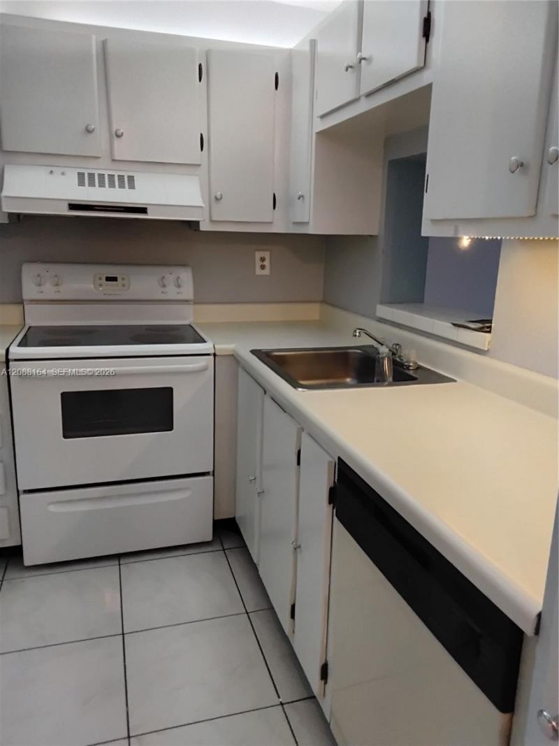8050 W Mcnab Rd, Unit 310, Tamarac, FL 33321 Photo