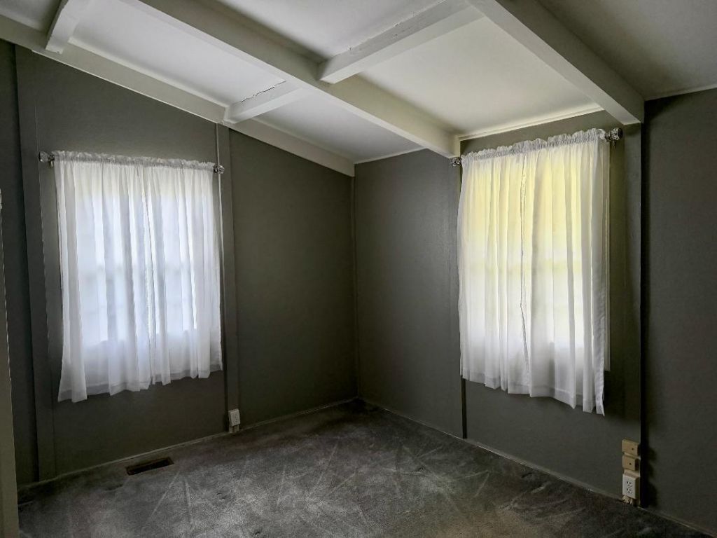 806 Windsor Way  Photo 8