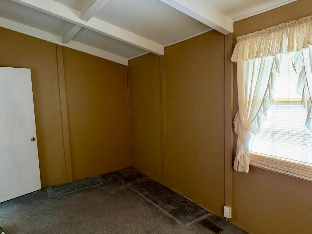 806 Windsor Way  Photo 9