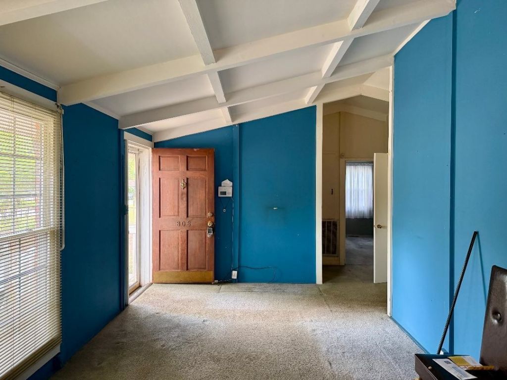 806 Windsor Way  Photo 6
