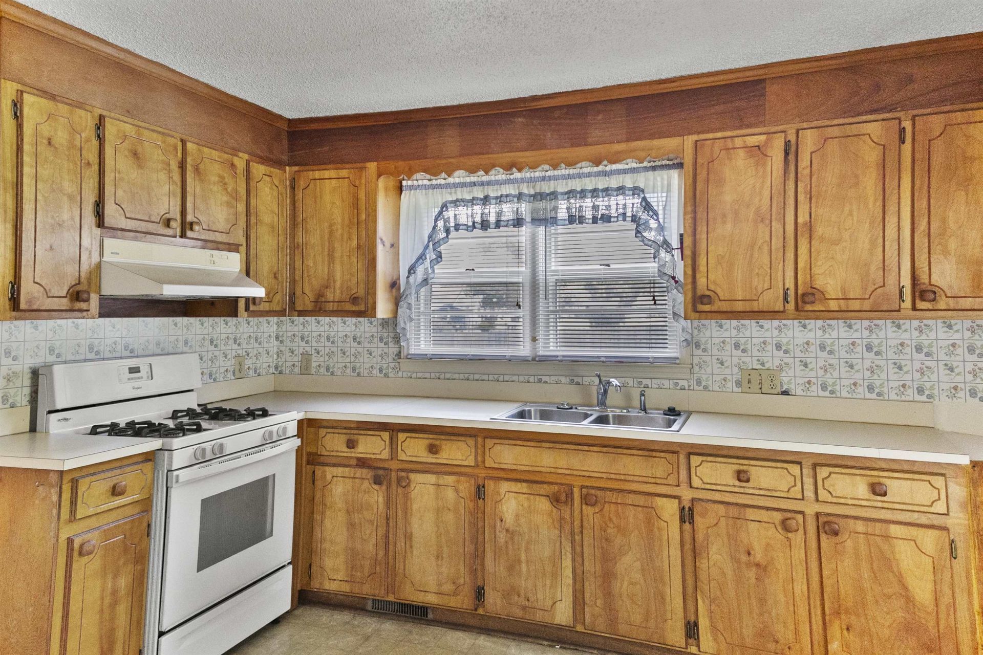 603 S Main St. Photo 12
