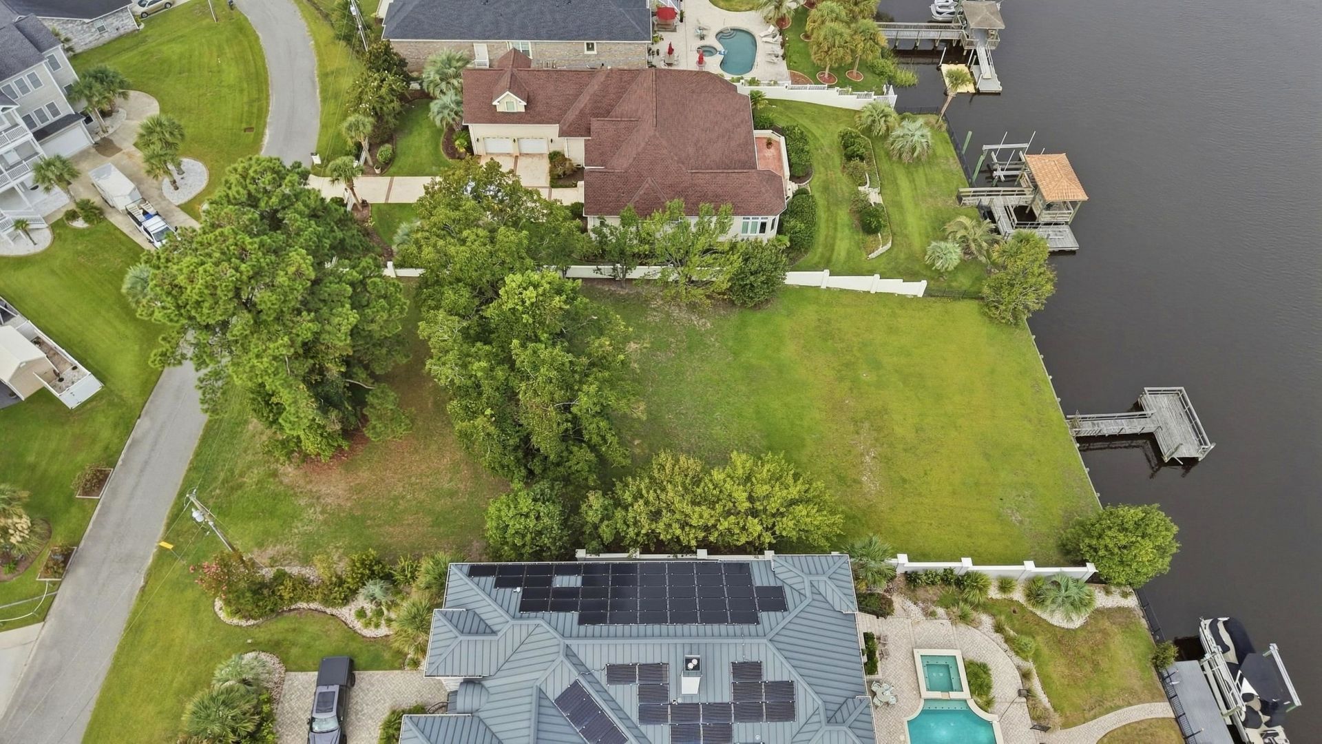 902 Waterside St.  Photo 14