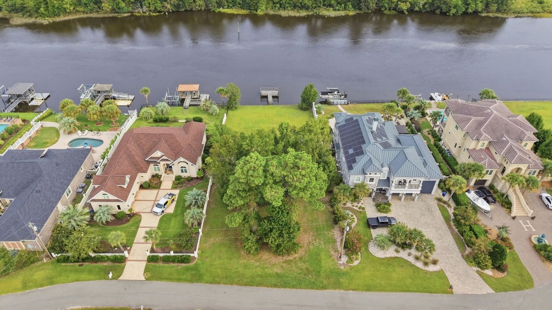 902 Waterside St.  Photo 17