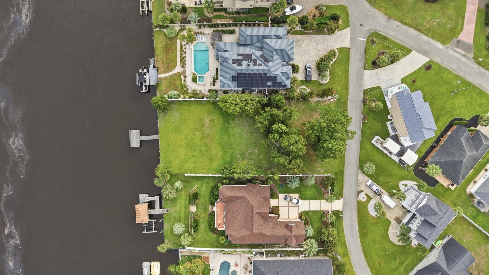 902 Waterside St.  Photo 5