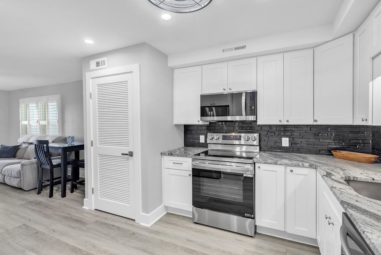 340 N Waccamaw Dr. Photo 8