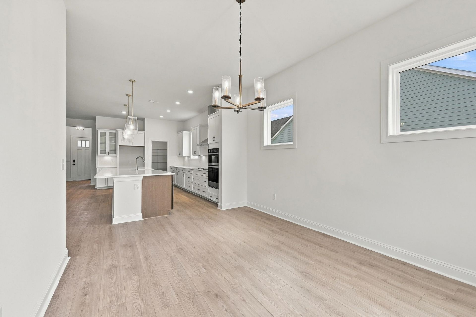 2634 Whitehorn Way Photo 17