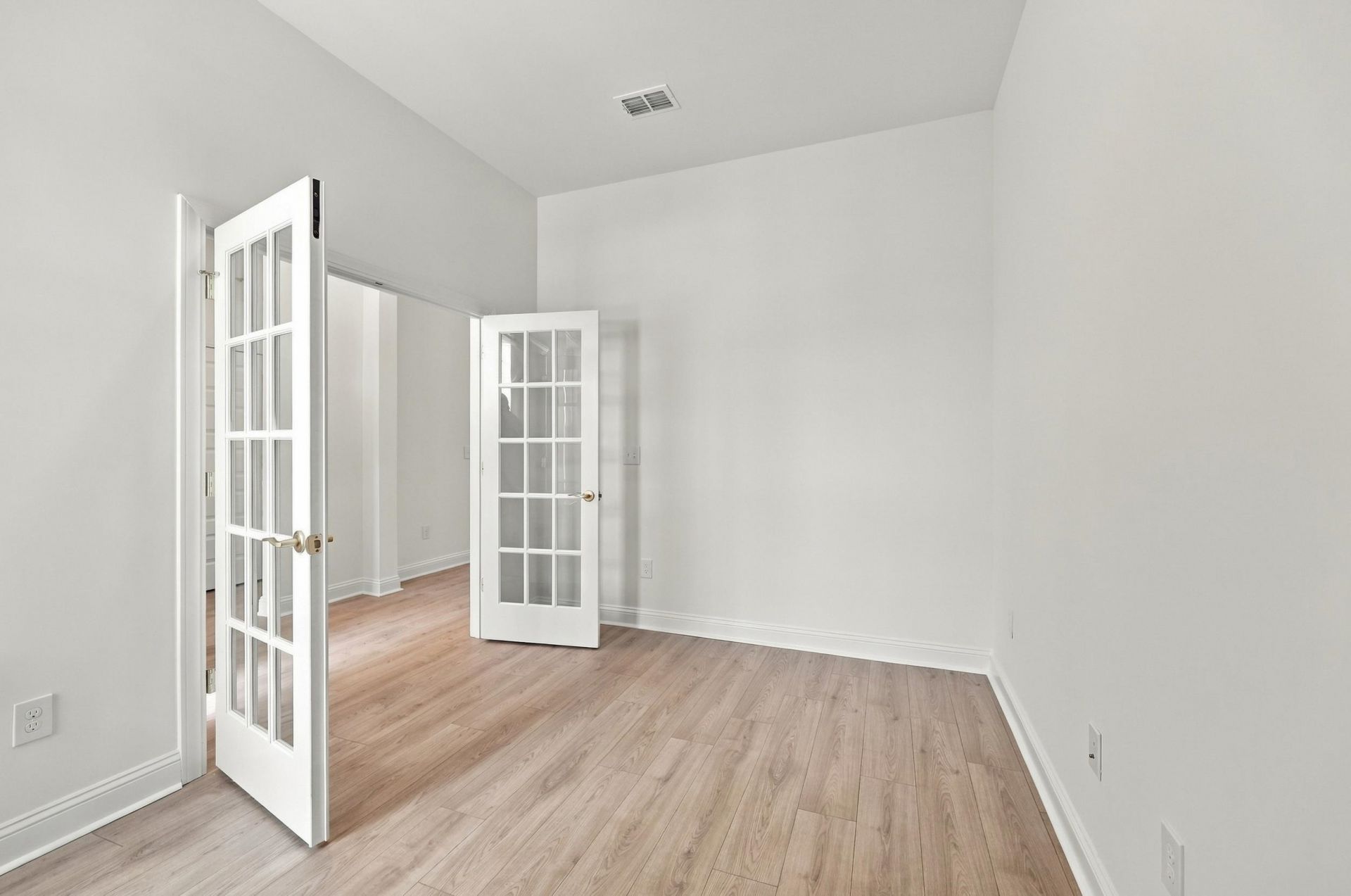 2634 Whitehorn Way Photo 7