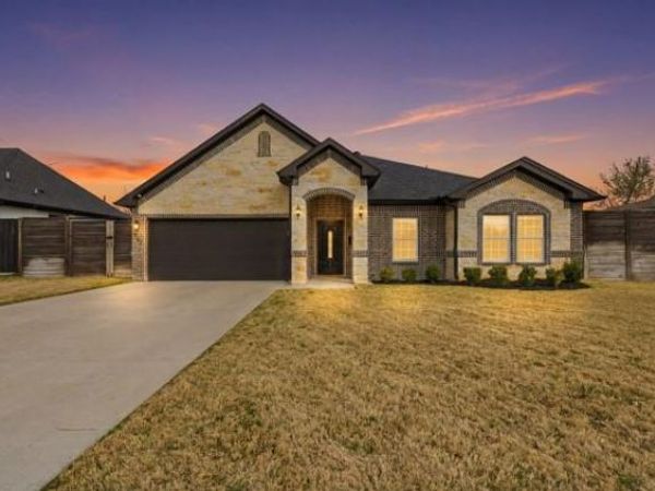 3247 Darvany Drive , Dallas, TX 75220