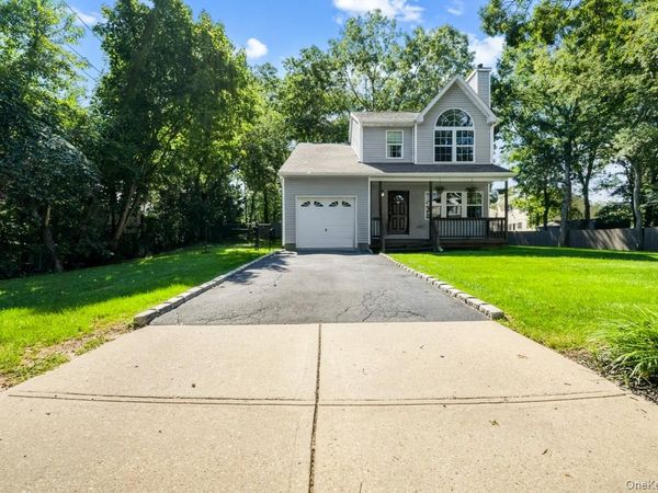 10 Iowa Street, Coram, NY 11727