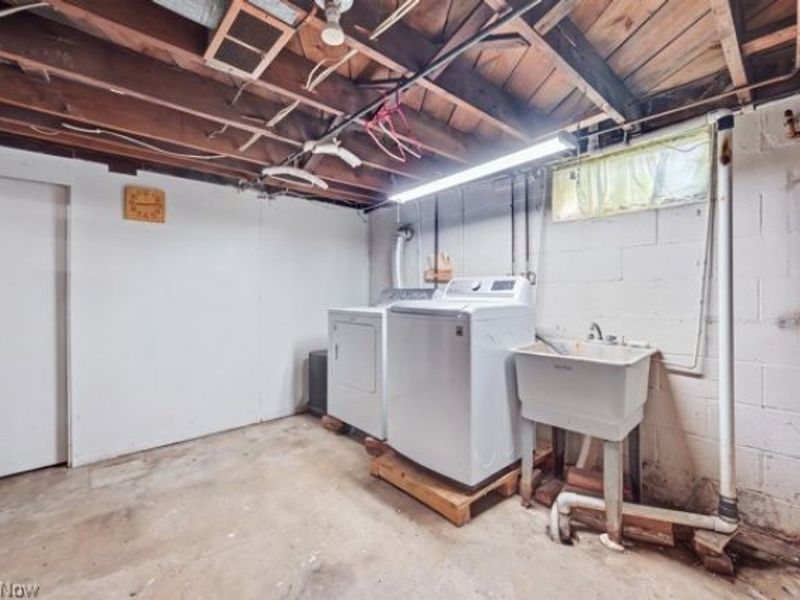 779 E Liberty Street, Hubbard, OH 44425 Photo 25