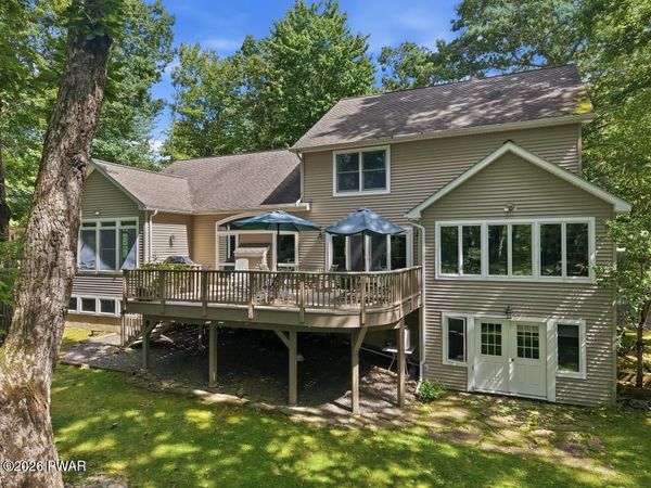 802 Green Court , Lords Valley, PA 18428