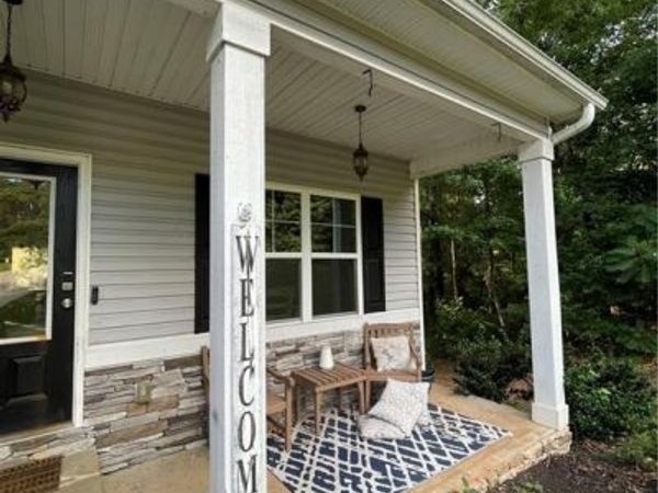 180 Smokey Ridge Drive , Newnan, GA 30263