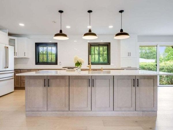 2050 Mt Kisco DRIVE, Elm Grove, WI 53122