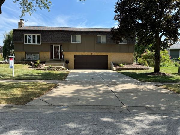 1230 Durham Drive , Wheaton, IL 60189