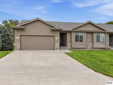 3034 Lakeside Drive, Plattsmouth, NE 68048