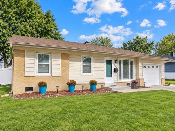 1031 Maple Lane , Elk Grove Village, IL 60007