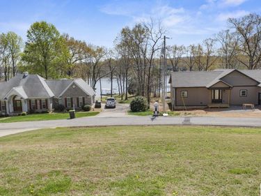 448 Bayshore Drive, Cadiz, KY 42211