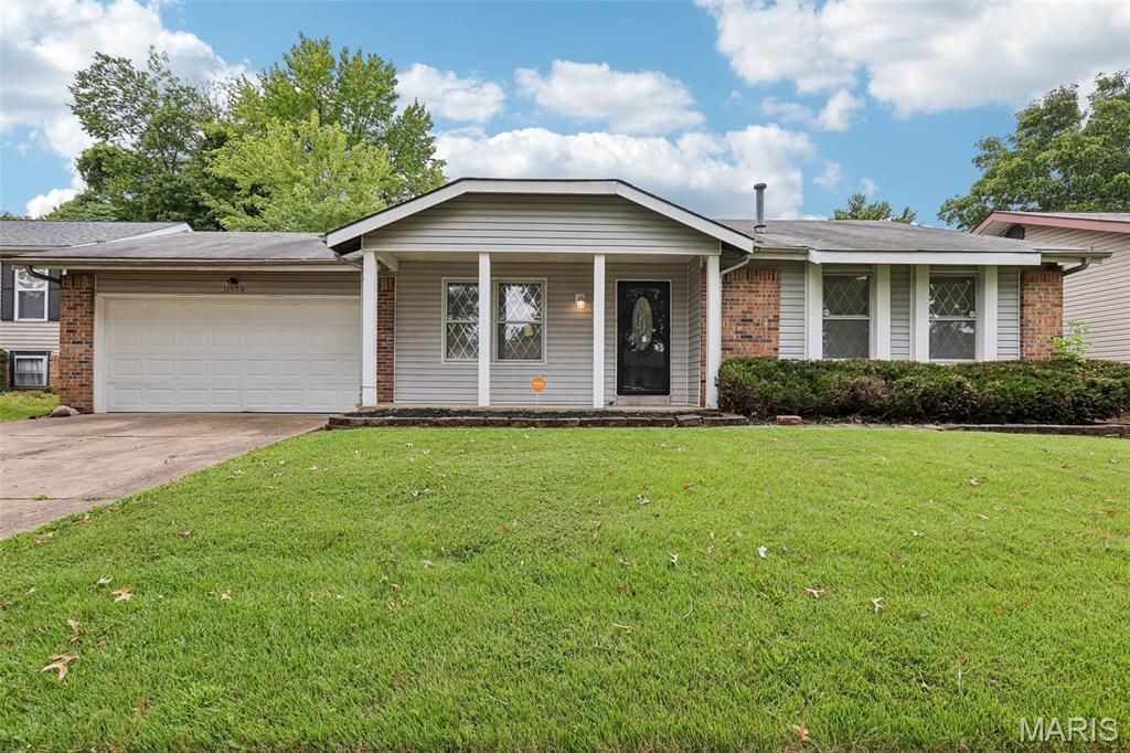 11953 El Camara Drive , Florissant, MO 63033 Main Photo