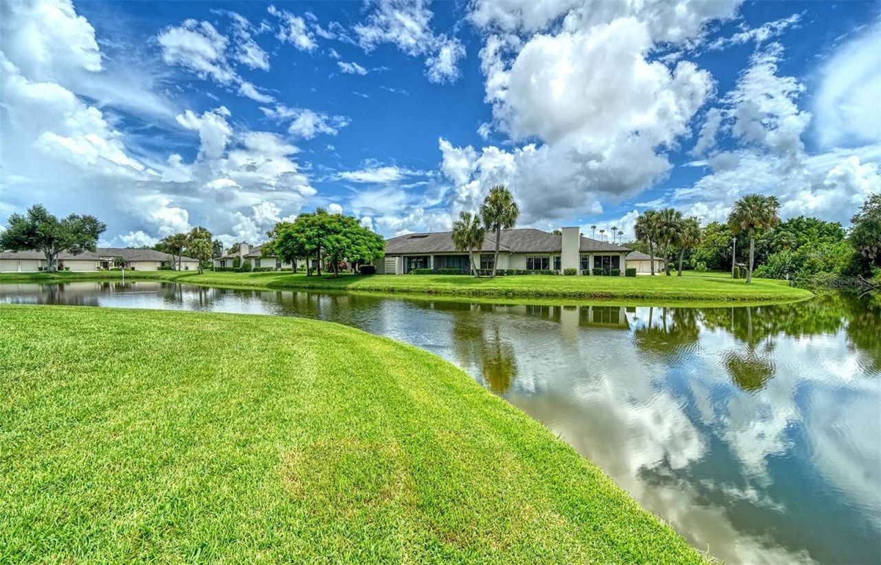 3615 Muirfield Drive, Unit 3D, Sarasota, FL 34238 Photo