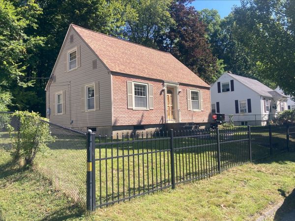 17 Clive St, Worcester, MA 01603