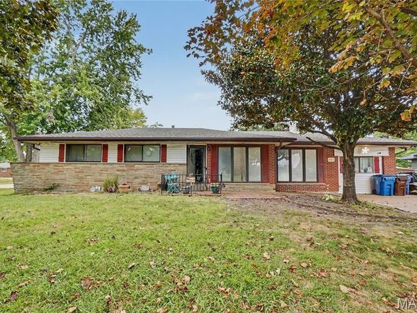 101 Sunset Drive, Hazelwood, MO 63042