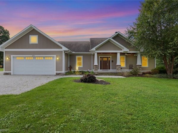 2976 Greenleaf Road , Akron, OH 44312
