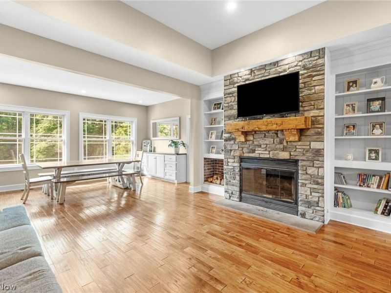 2976 Greenleaf Road , Akron, OH 44312 Photo 14