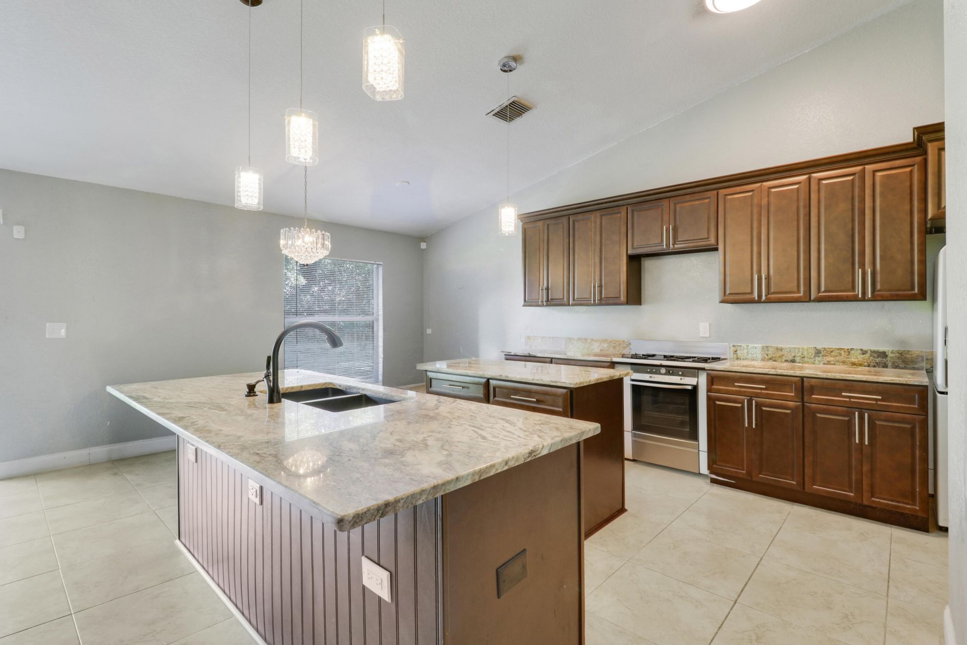 825 SE Cavern Avenue, Port Saint Lucie, FL 34983 Photo