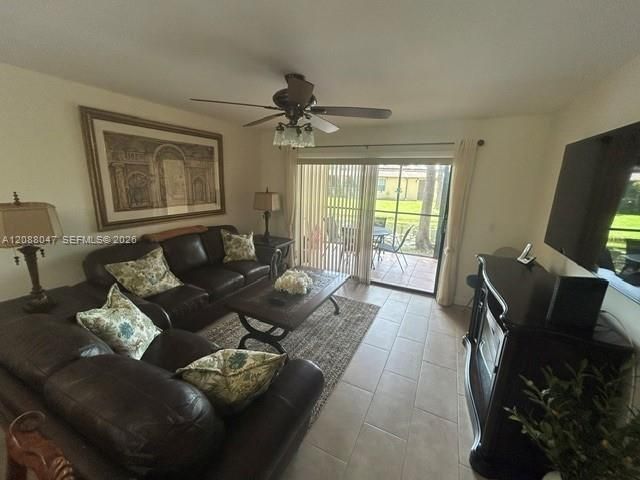 2 Briarwood Cir, Unit 112, Hollywood, FL 33024 Photo