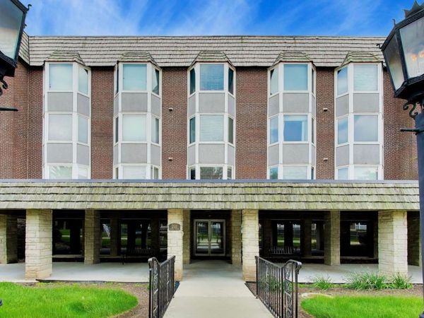201 THAMES Parkway , Unit 3H, Park Ridge, IL 60068