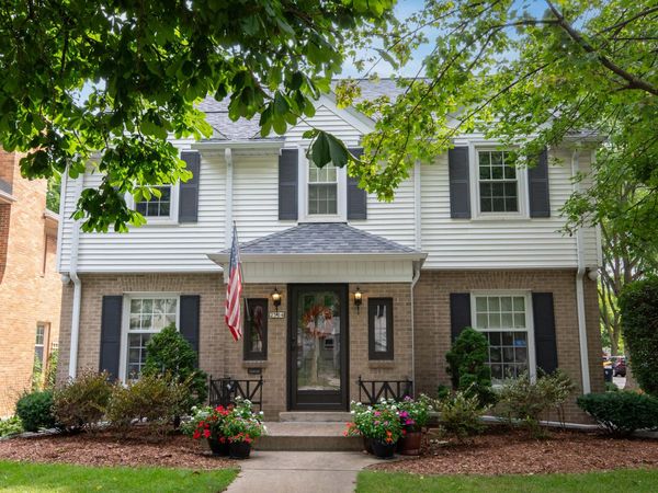 2504 N 90th St, Wauwatosa, WI 53226