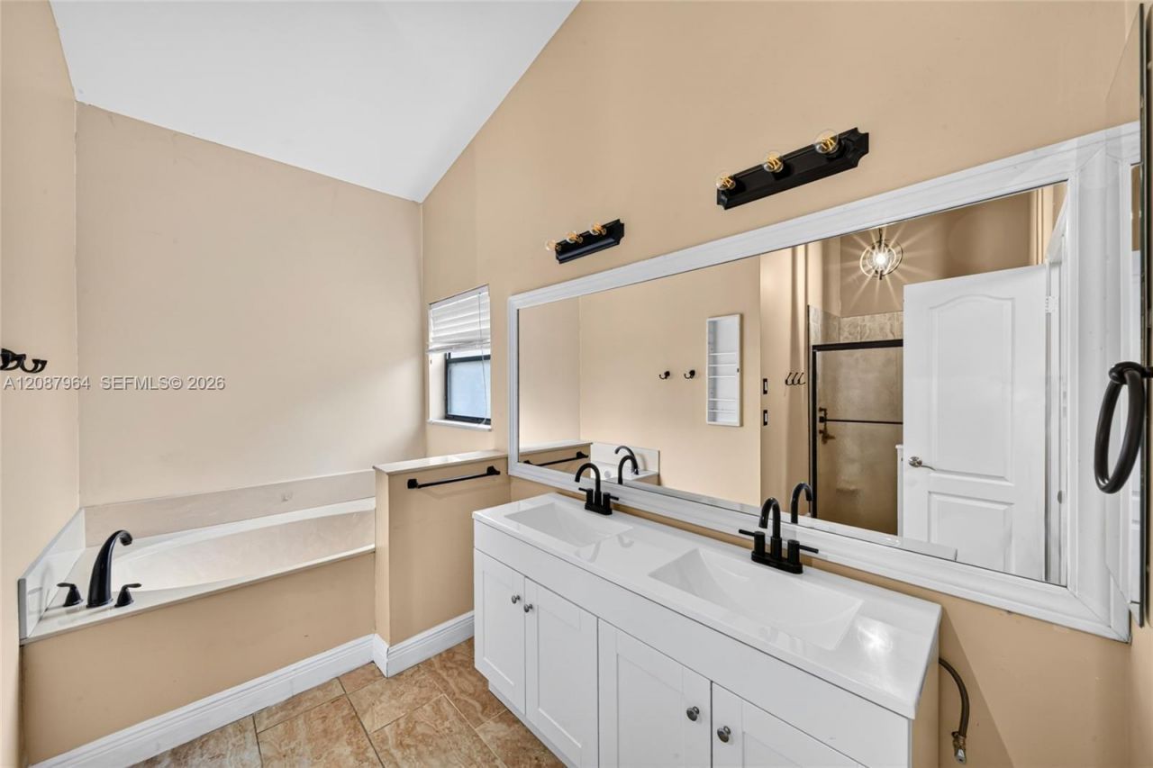 19960 NW 2nd St, Pembroke Pines, FL 33029 Photo