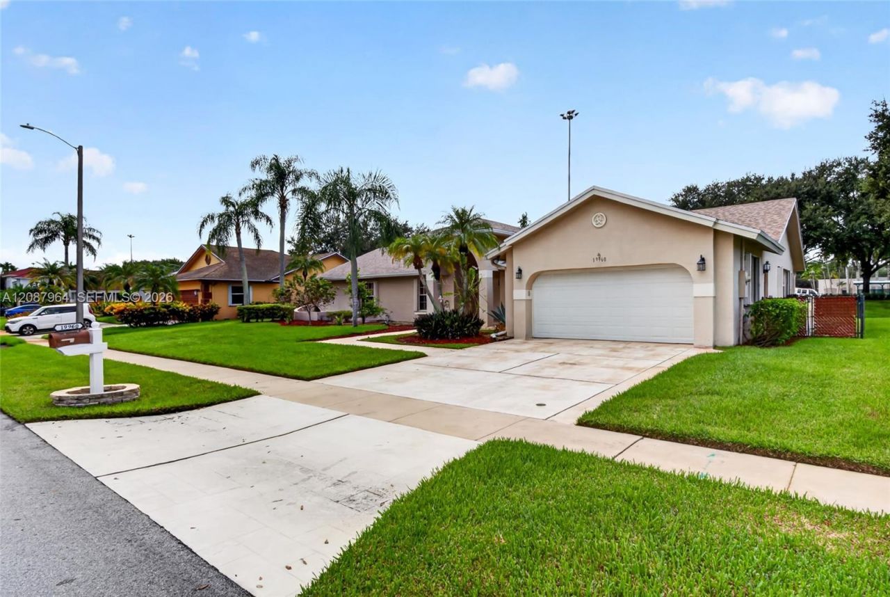 19960 NW 2nd St, Pembroke Pines, FL 33029 Photo