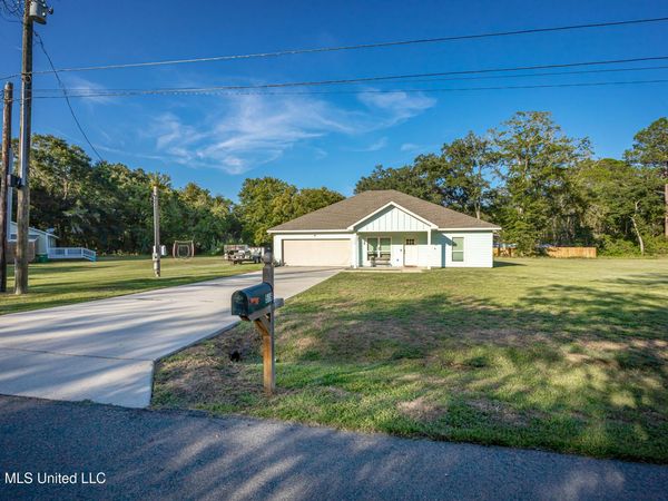 516 Maple Street, Ocean Springs, MS 39564