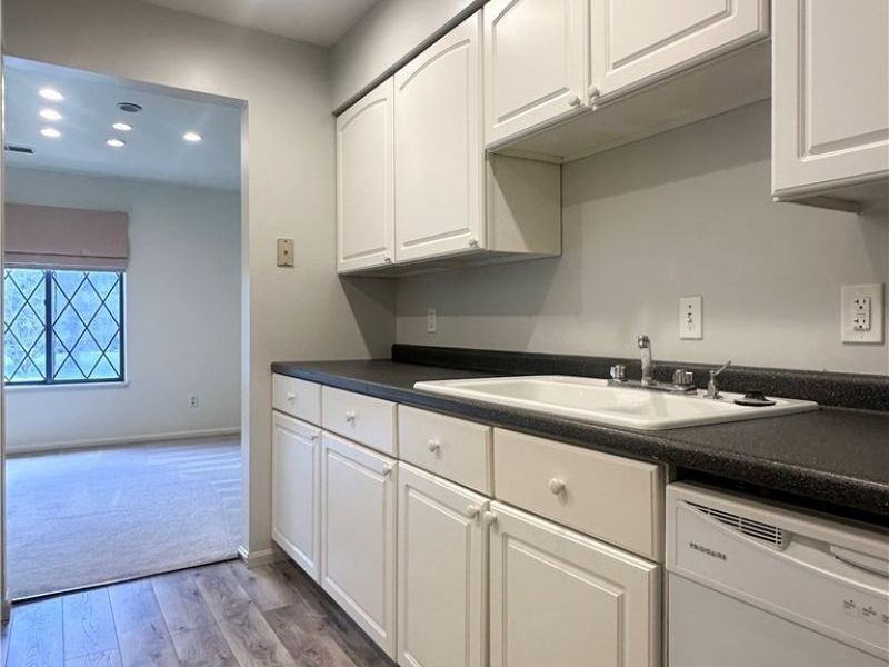 399 Quarry Lane, Unit E, Warren, OH 44484 Photo 11