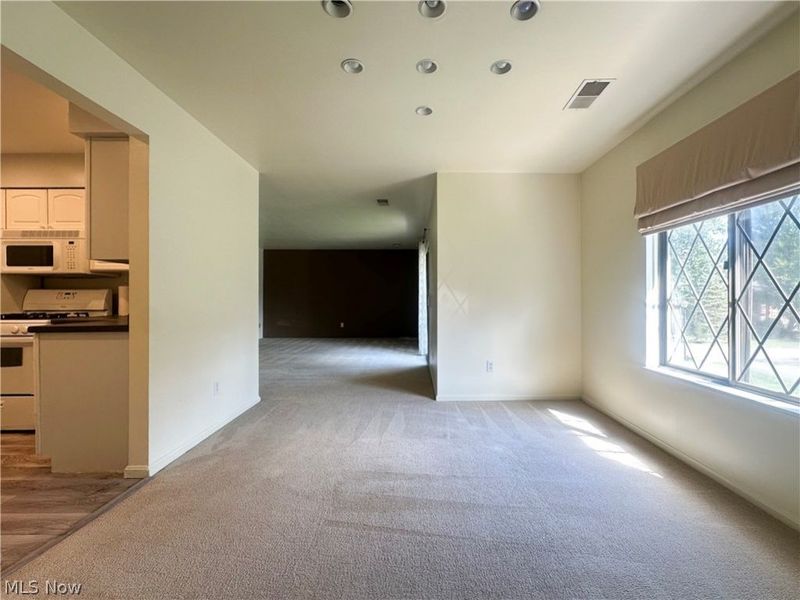 399 Quarry Lane, Unit E, Warren, OH 44484 Photo 12