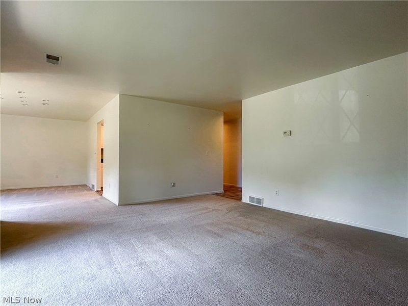 399 Quarry Lane, Unit E, Warren, OH 44484 Photo 23