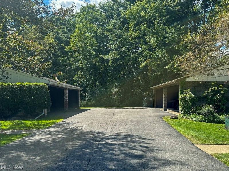 399 Quarry Lane NE, Unit E, Warren, OH 44484 Photo 5