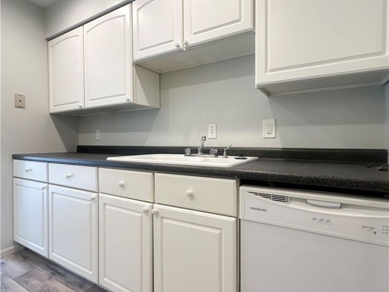 399 Quarry Lane, Unit E, Warren, OH 44484 Photo 7