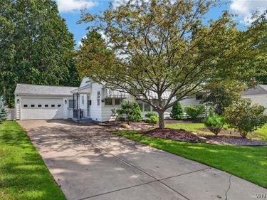 16 Pearce Drive , Buffalo, NY 14226