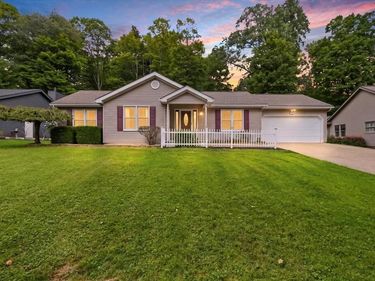 618 Courtland Drive, Howard, OH 43018