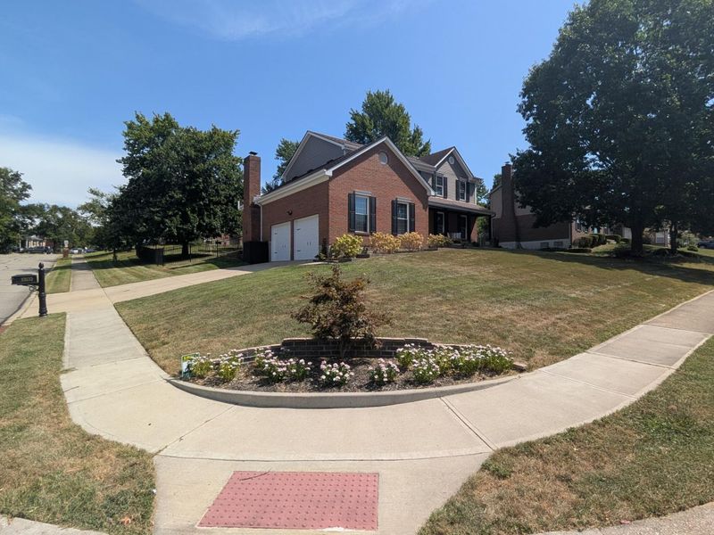 10530 Cheshire Ridge Drive, Florence, KY 41042 Photo 2