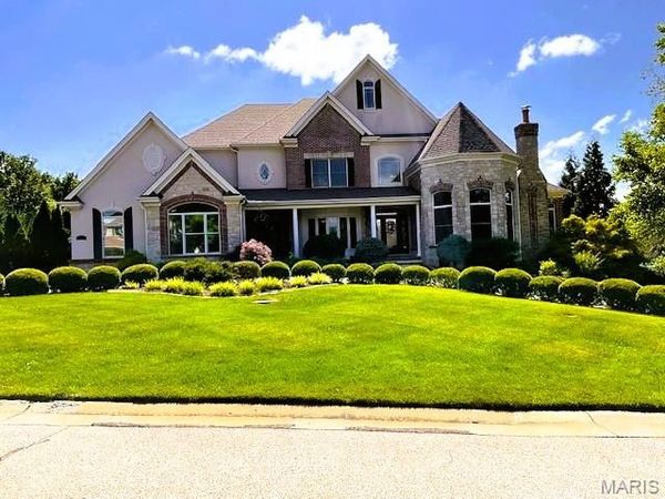1009 Savonne Court , Chesterfield, MO 63005